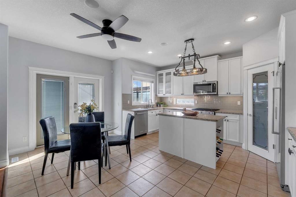 134 Channelside Cove Sw, Airdrie, AB - Indoor