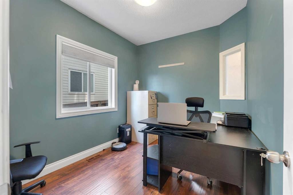 134 Channelside Cove Sw, Airdrie, AB - Indoor Photo Showing Office