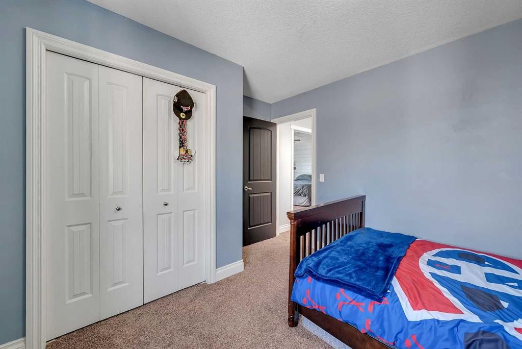 134 Channelside Cove Sw, Airdrie, AB - Indoor Photo Showing Bedroom