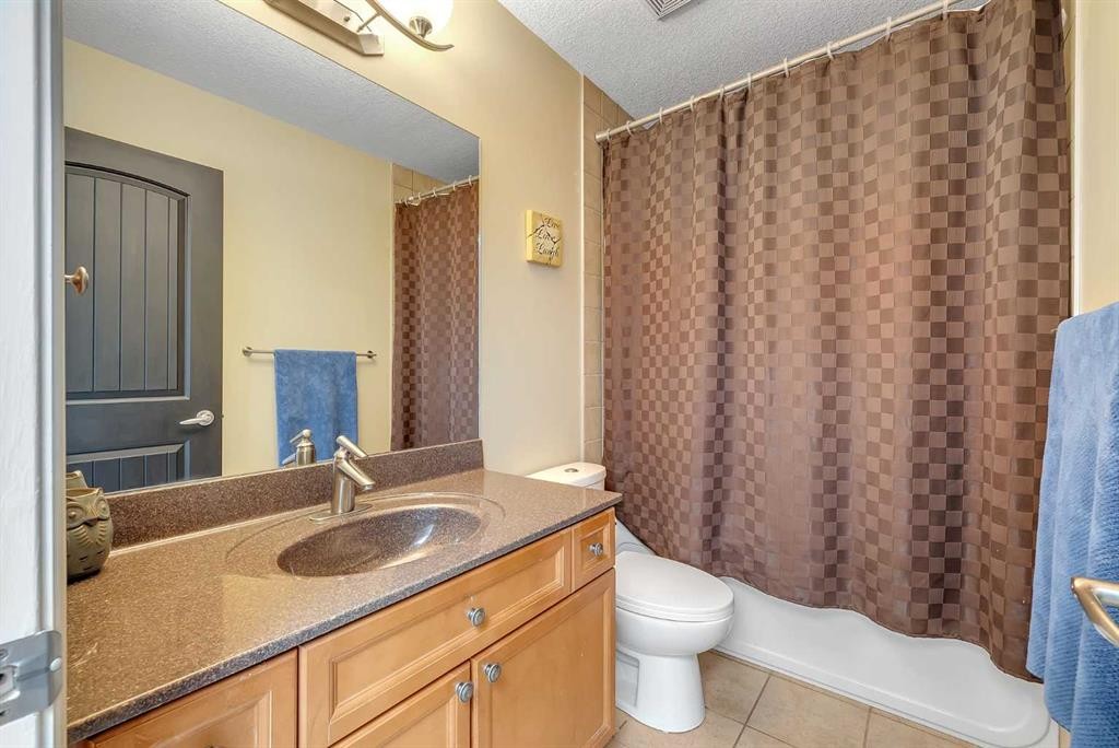 134 Channelside Cove Sw, Airdrie, AB - Indoor Photo Showing Bathroom
