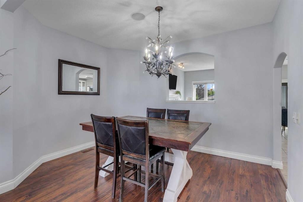 134 Channelside Cove Sw, Airdrie, AB - Indoor Photo Showing Dining Room