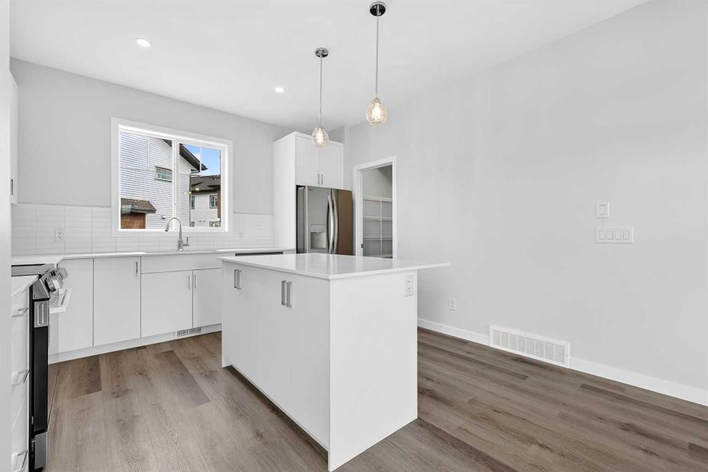 1027-132 Red Embers Link Ne, Calgary, AB - Indoor Photo Showing Kitchen With Upgraded Kitchen
