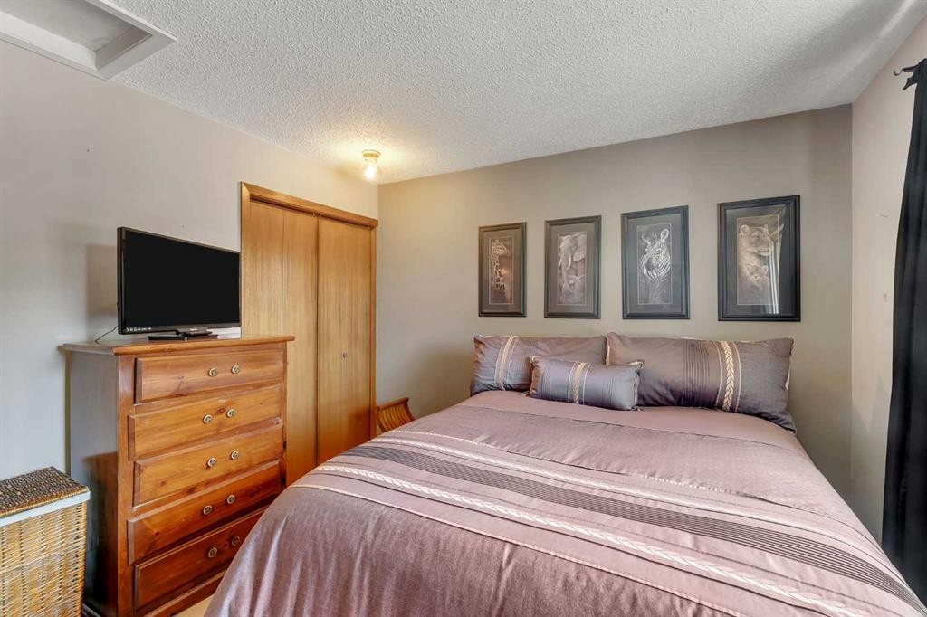 36 Mckerrell Court Se, Calgary, AB - Indoor Photo Showing Bedroom