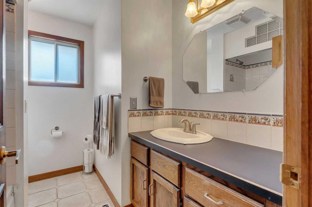 36 Mckerrell Court Se, Calgary, AB - Indoor Photo Showing Bathroom