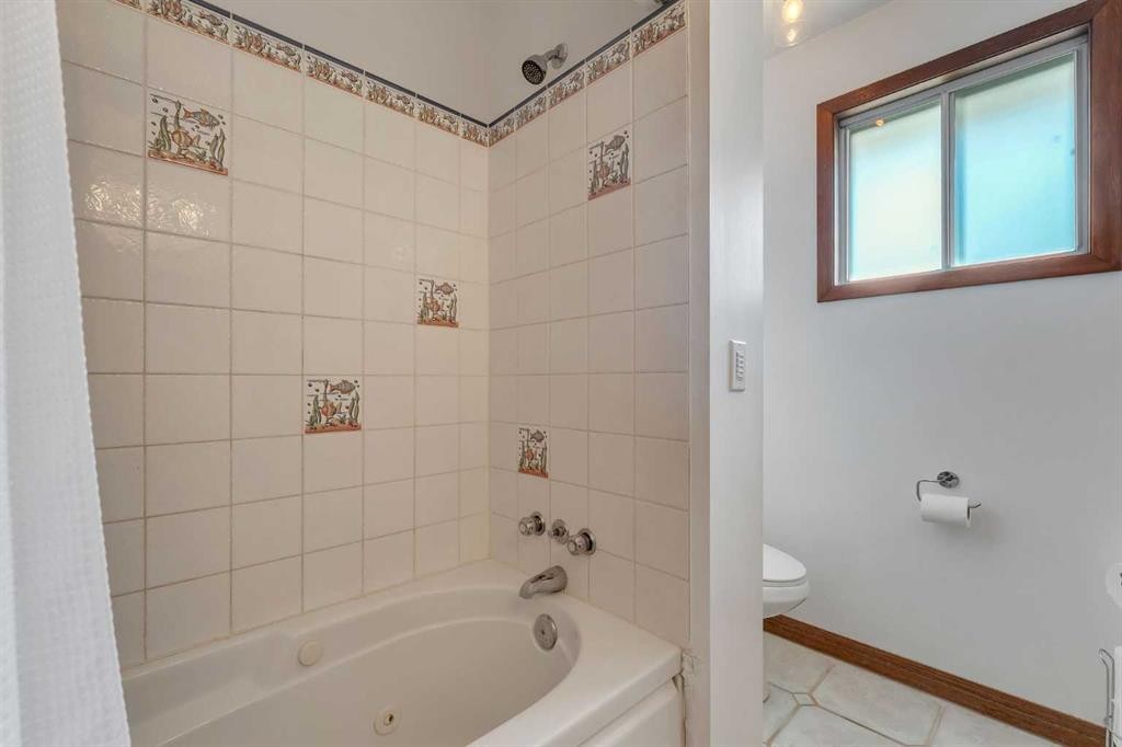 36 Mckerrell Court Se, Calgary, AB - Indoor Photo Showing Bathroom