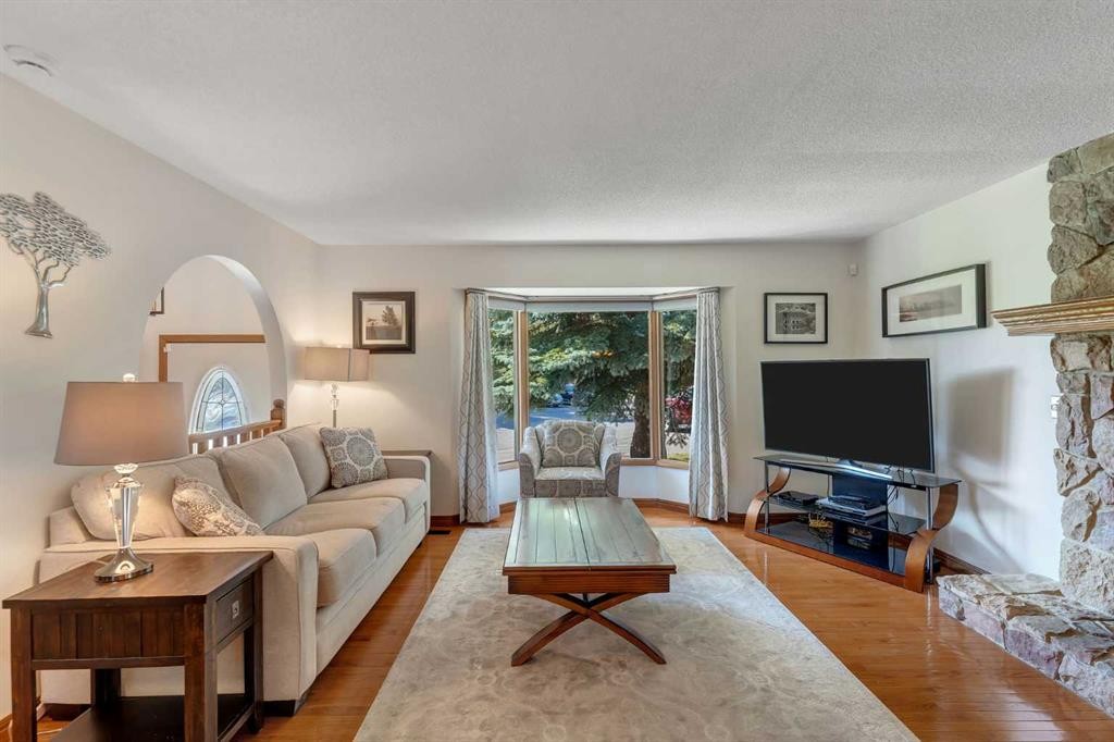 36 Mckerrell Court Se, Calgary, AB - Indoor Photo Showing Living Room