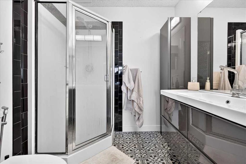 3404-11811 Lake Fraser Drive Se, Calgary, AB - Indoor Photo Showing Bathroom