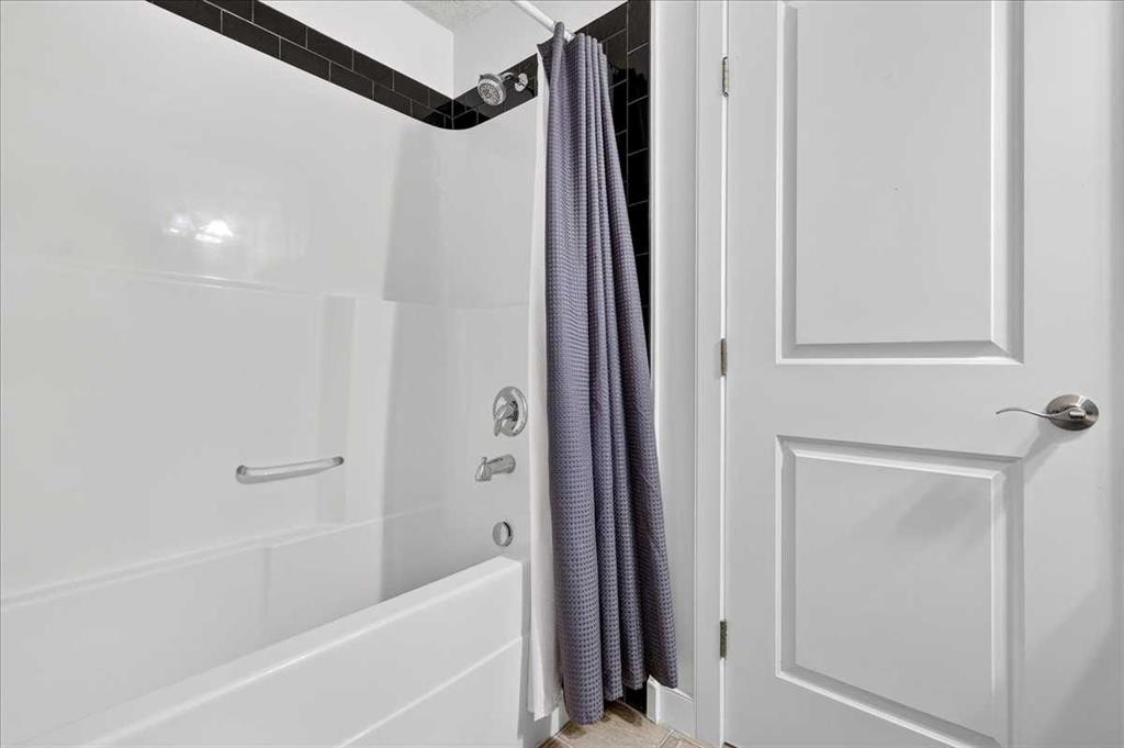 3404-11811 Lake Fraser Drive Se, Calgary, AB - Indoor Photo Showing Bathroom