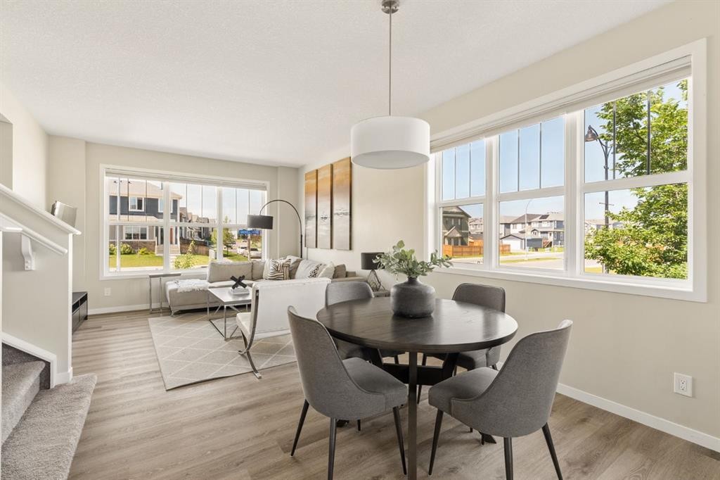 40 Magnolia Parade Se, Calgary, AB - Indoor Photo Showing Dining Room