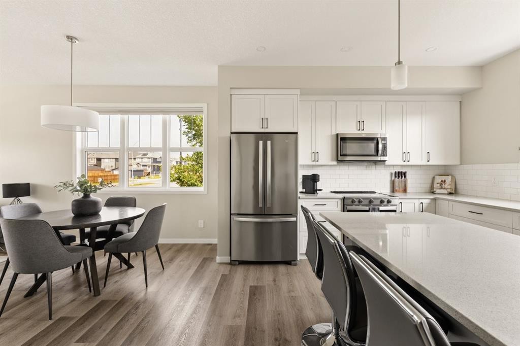40 Magnolia Parade Se, Calgary, AB - Indoor