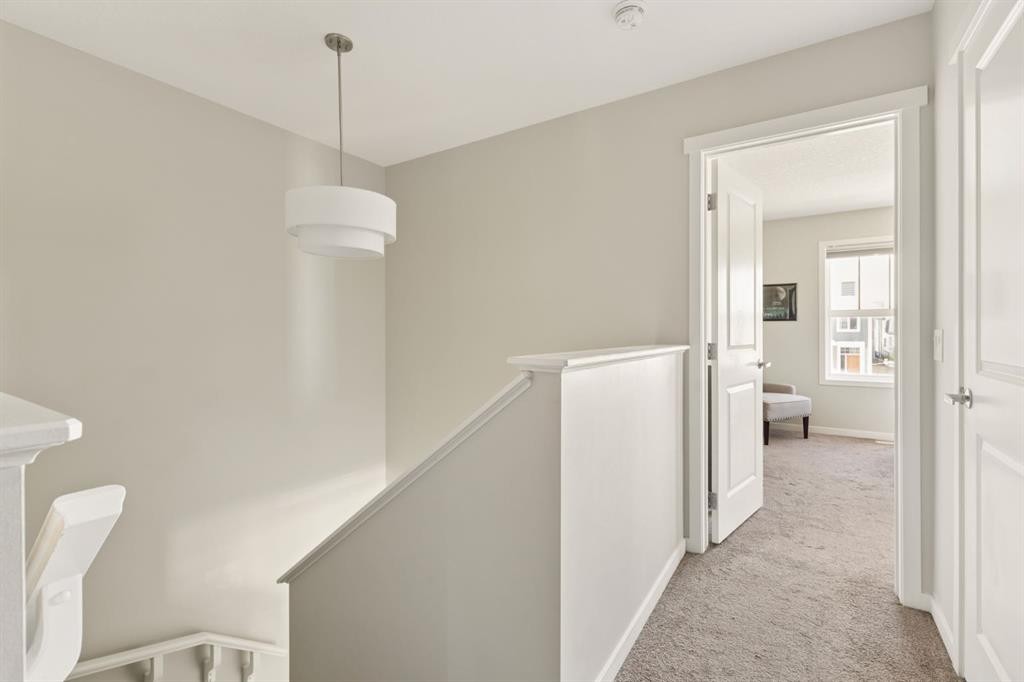 40 Magnolia Parade Se, Calgary, AB - Indoor Photo Showing Other Room