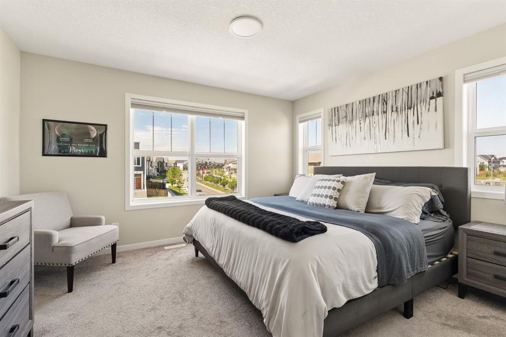 40 Magnolia Parade Se, Calgary, AB - Indoor Photo Showing Bedroom