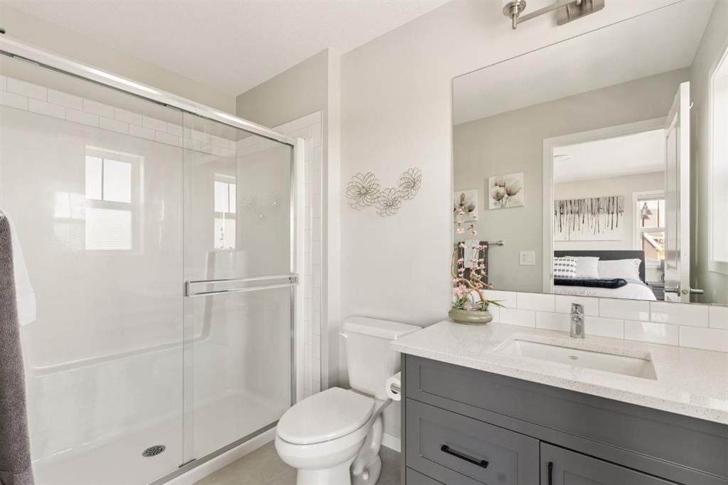 40 Magnolia Parade Se, Calgary, AB - Indoor Photo Showing Bathroom