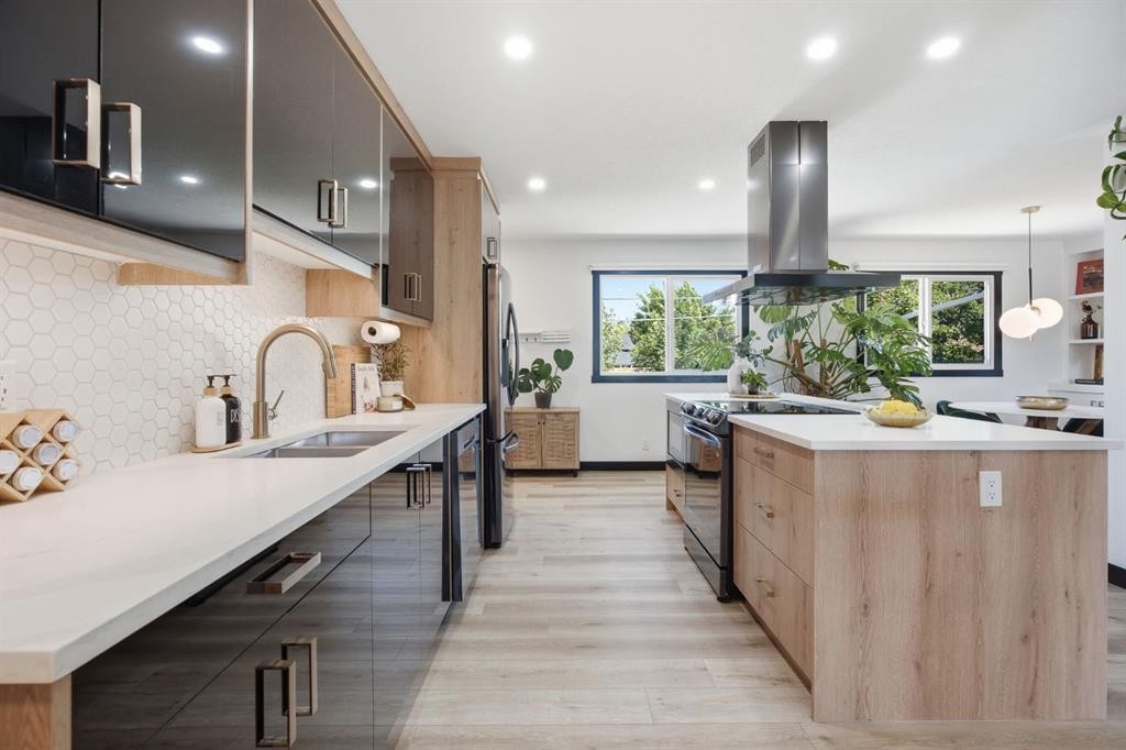 180 Huntford Road Ne, Calgary, AB - Indoor Photo Showing Kitchen With Double Sink With Upgraded Kitchen