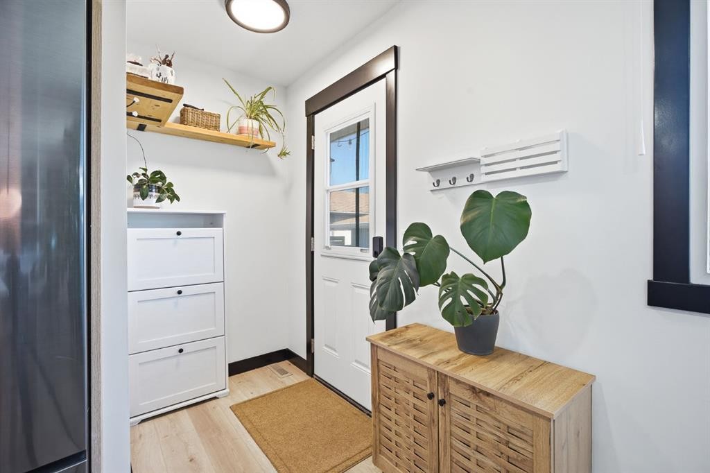 180 Huntford Road Ne, Calgary, AB - Indoor Photo Showing Other Room