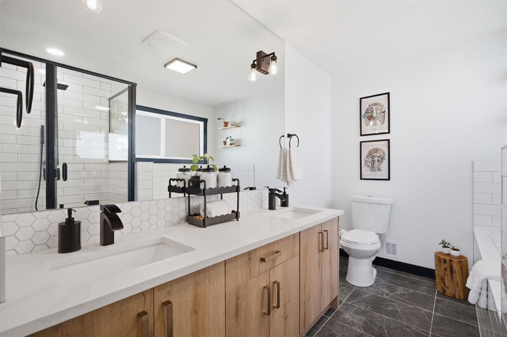 180 Huntford Road Ne, Calgary, AB - Indoor Photo Showing Bathroom