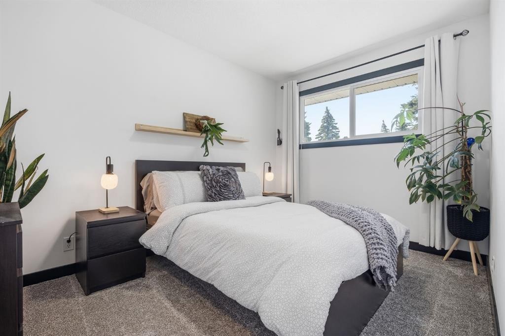 180 Huntford Road Ne, Calgary, AB - Indoor Photo Showing Bedroom