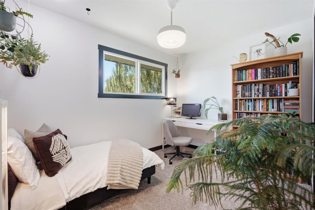 180 Huntford Road Ne, Calgary, AB - Indoor Photo Showing Other Room