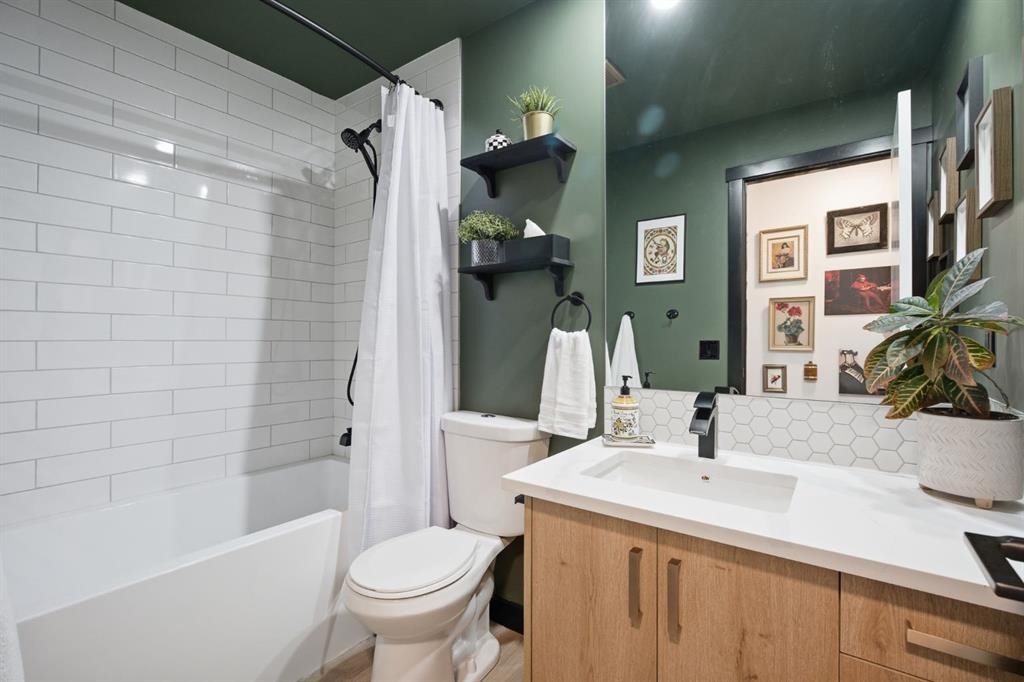 180 Huntford Road Ne, Calgary, AB - Indoor Photo Showing Bathroom