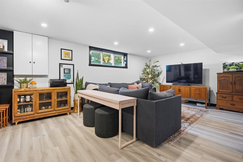 180 Huntford Road Ne, Calgary, AB - Indoor