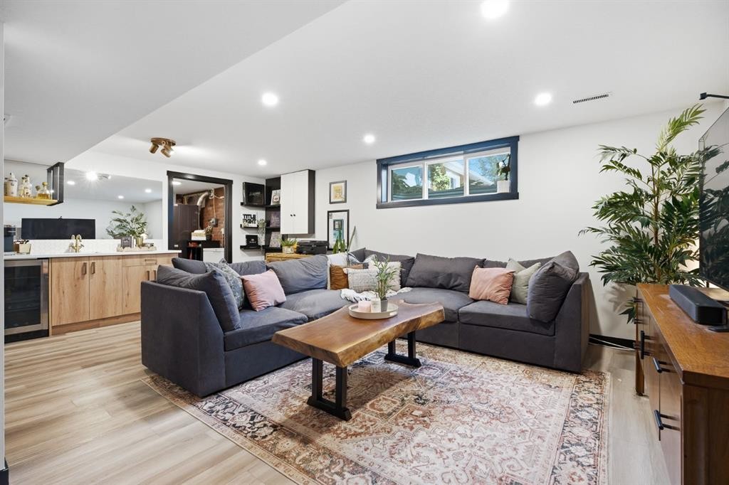 180 Huntford Road Ne, Calgary, AB - Indoor Photo Showing Living Room