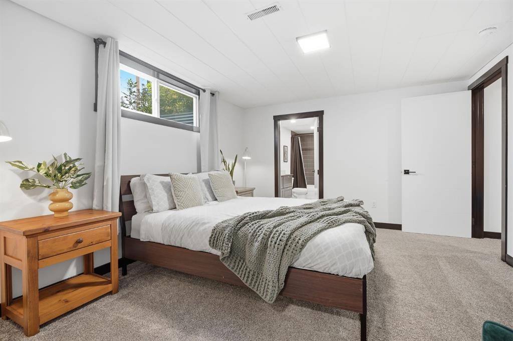 180 Huntford Road Ne, Calgary, AB - Indoor Photo Showing Bedroom