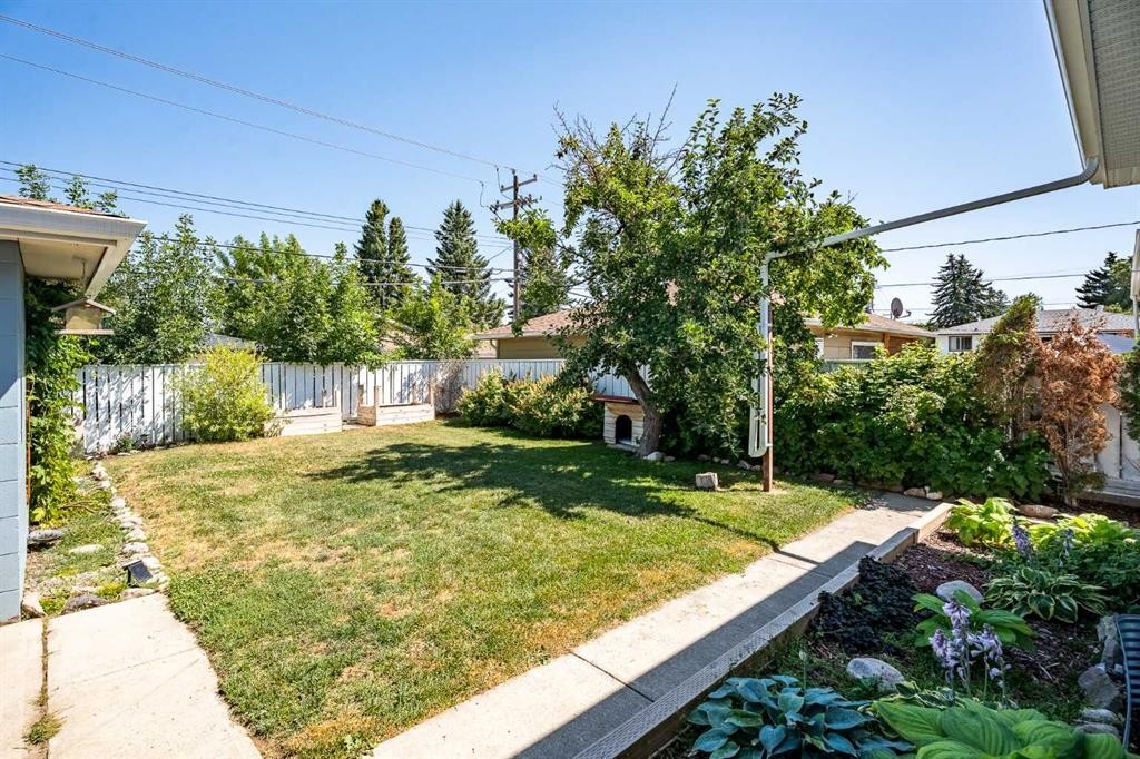 180 Huntford Road Ne, Calgary, AB - Outdoor