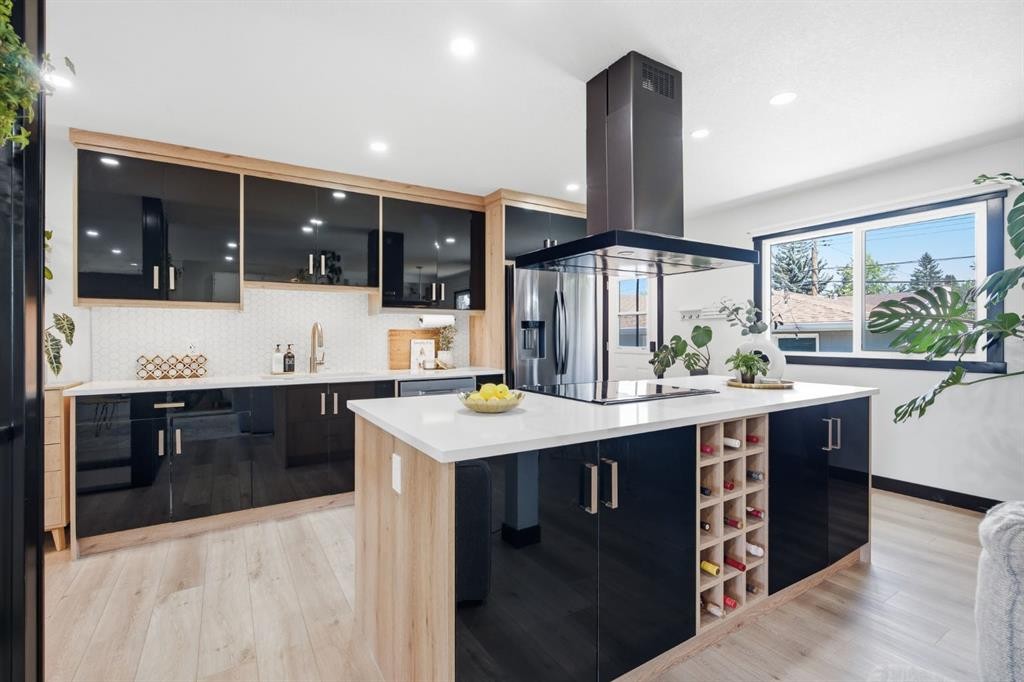 180 Huntford Road Ne, Calgary, AB - Indoor Photo Showing Kitchen With Upgraded Kitchen