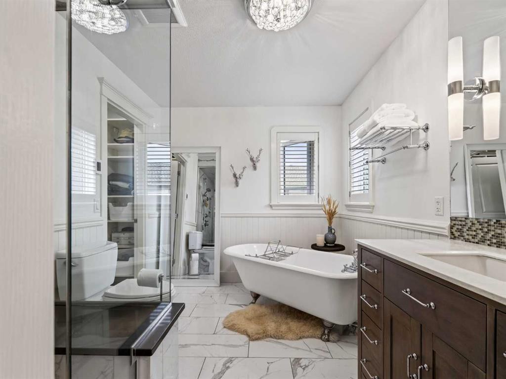 126 West Terrace Point, Cochrane, AB - Indoor Photo Showing Bathroom