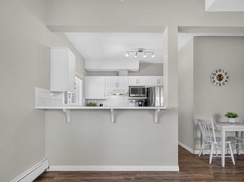 201-72 Quigley Drive, Cochrane, AB - Indoor Photo Showing Other Room