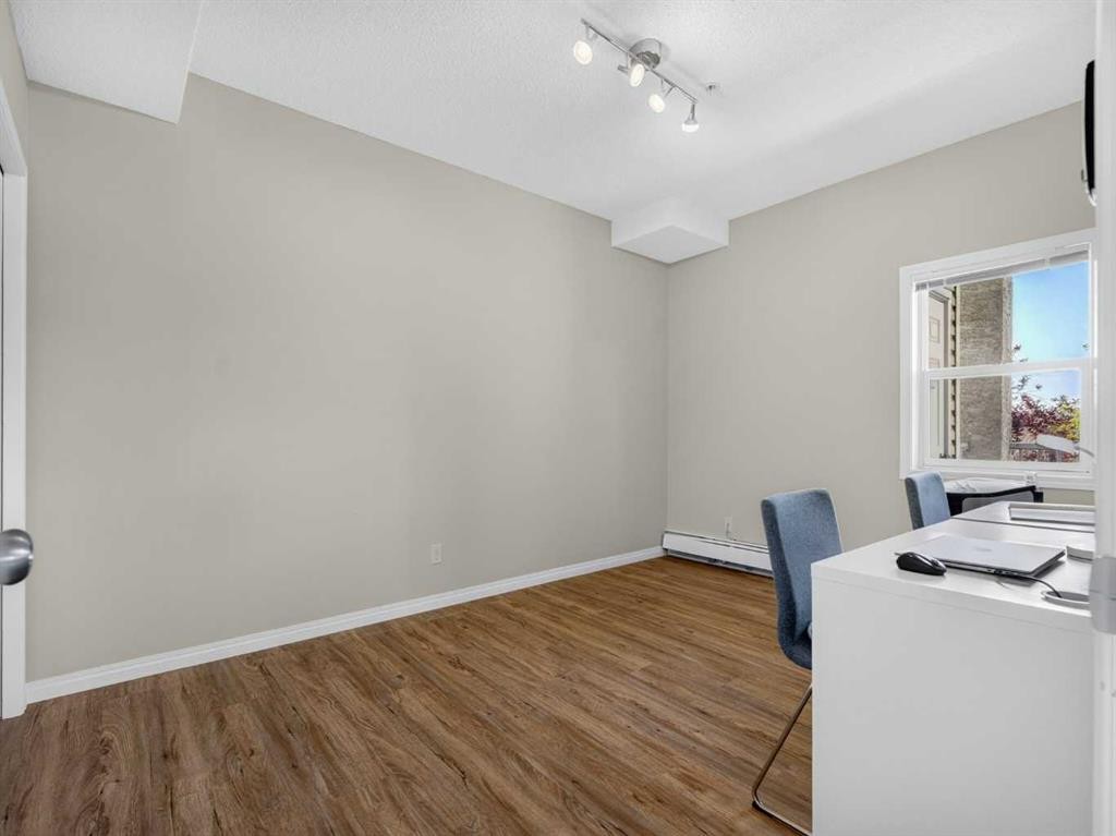 201-72 Quigley Drive, Cochrane, AB - Indoor