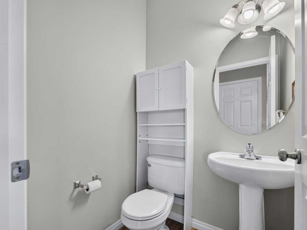 201-72 Quigley Drive, Cochrane, AB - Indoor Photo Showing Bathroom
