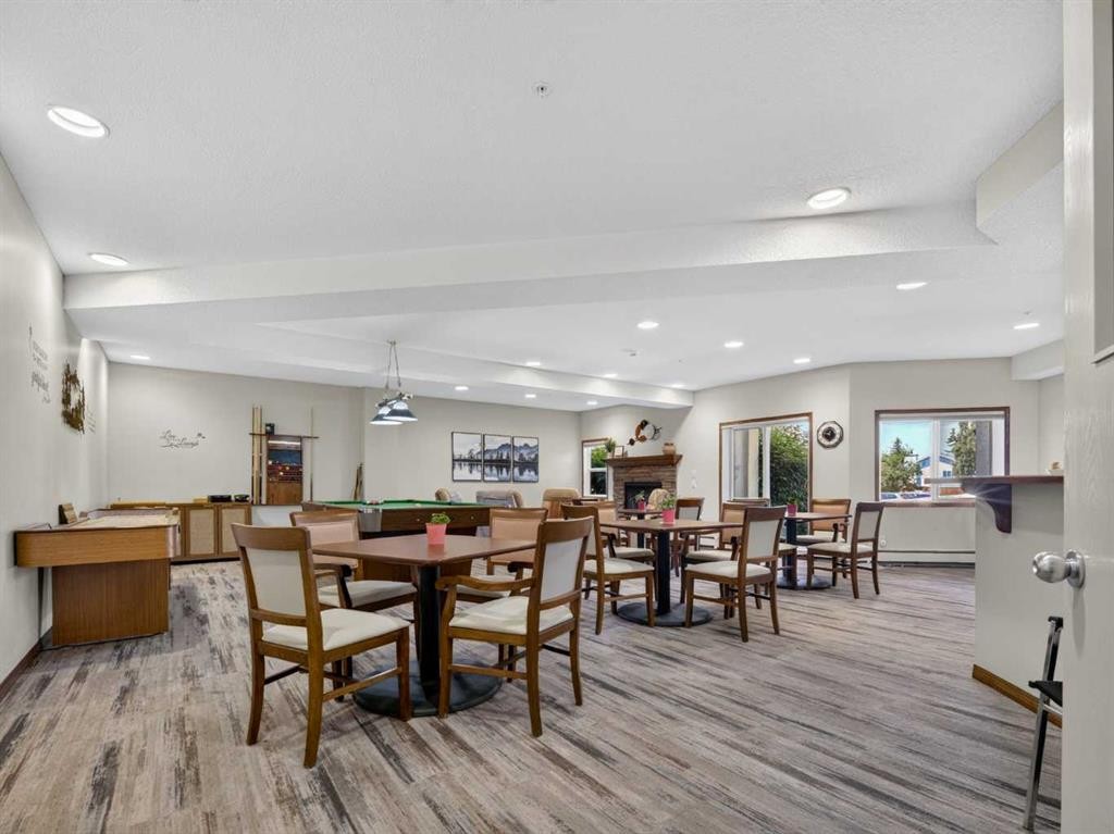 201-72 Quigley Drive, Cochrane, AB - Indoor Photo Showing Dining Room