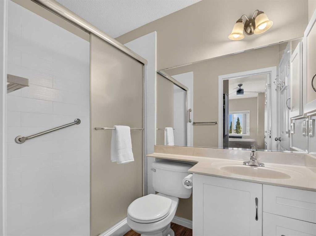 201-72 Quigley Drive, Cochrane, AB - Indoor Photo Showing Bathroom