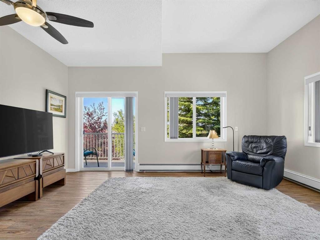 201-72 Quigley Drive, Cochrane, AB - Indoor Photo Showing Living Room