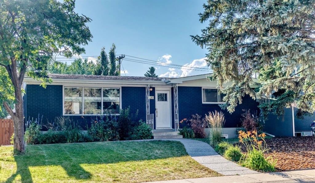 411 Woodland Crescent Se, Calgary, AB - Outdoor