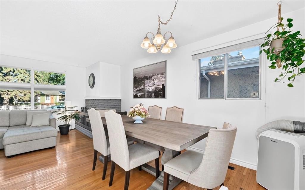 411 Woodland Crescent Se, Calgary, AB - Indoor Photo Showing Dining Room