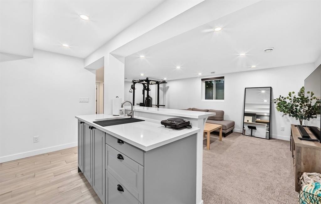 411 Woodland Crescent Se, Calgary, AB - Indoor