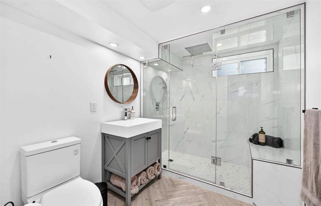 411 Woodland Crescent Se, Calgary, AB - Indoor Photo Showing Bathroom