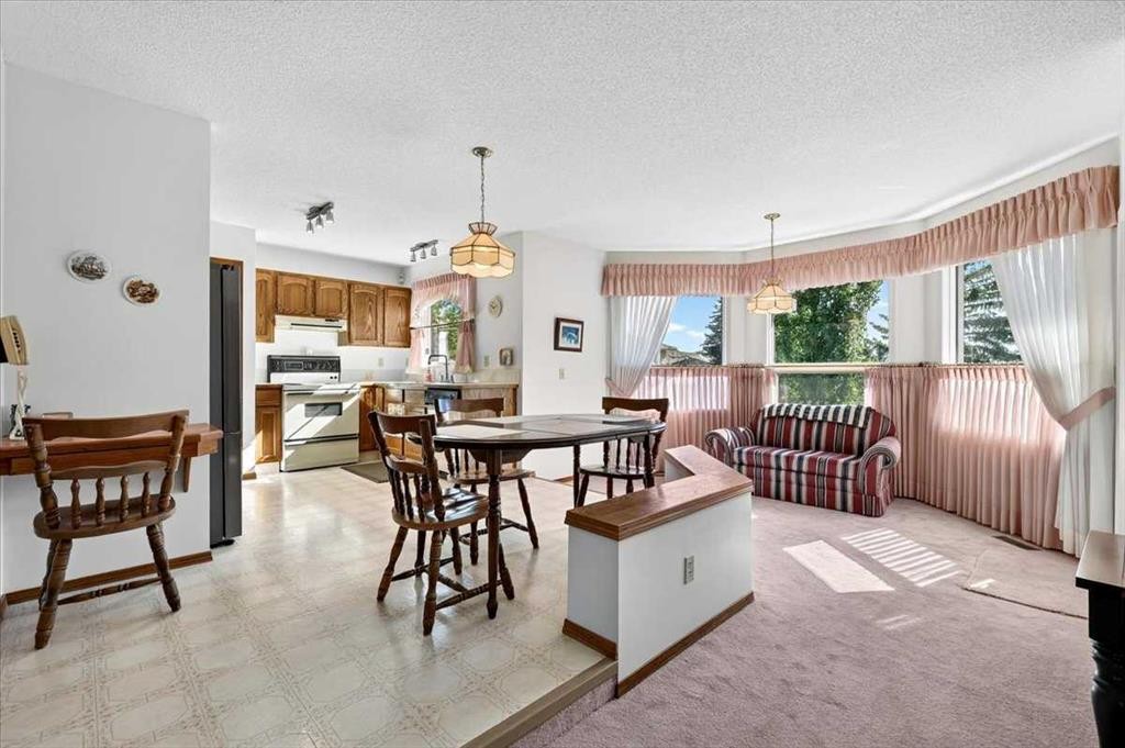 105 Christie Knoll Heights Sw, Calgary, AB - Indoor Photo Showing Dining Room