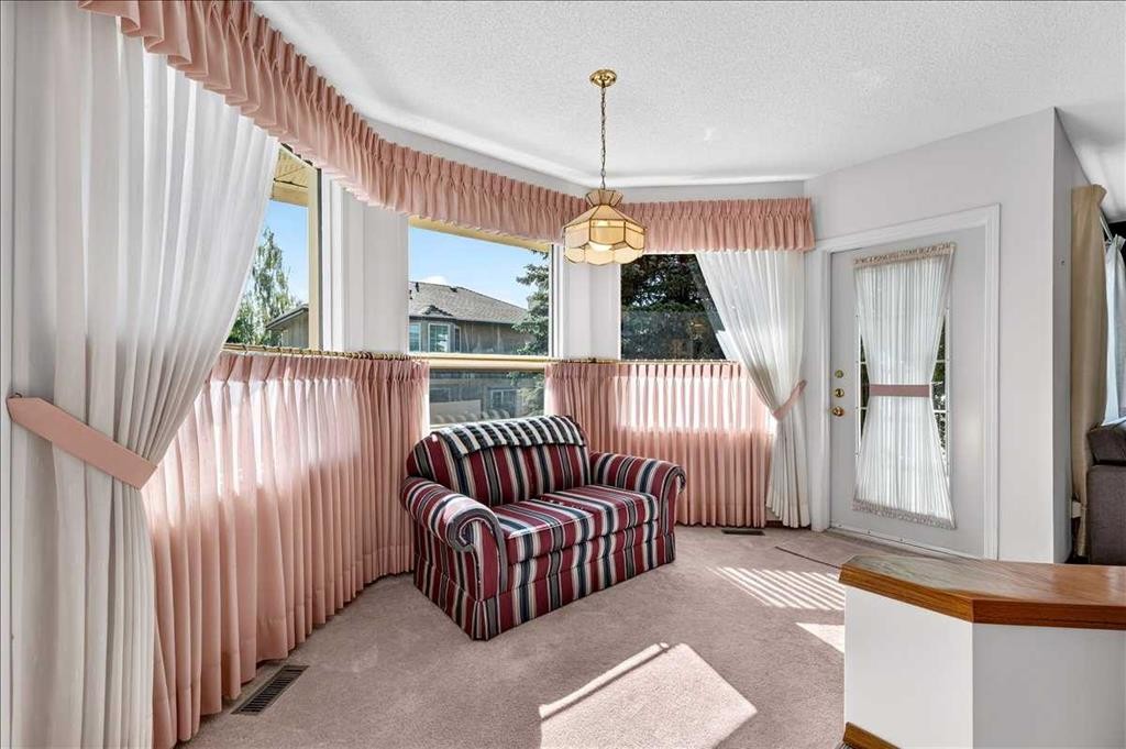 105 Christie Knoll Heights Sw, Calgary, AB - Indoor Photo Showing Other Room
