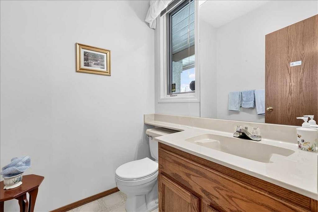 105 Christie Knoll Heights Sw, Calgary, AB - Indoor Photo Showing Bathroom