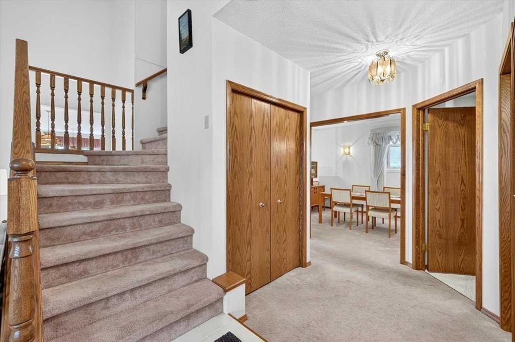 105 Christie Knoll Heights Sw, Calgary, AB - Indoor Photo Showing Other Room