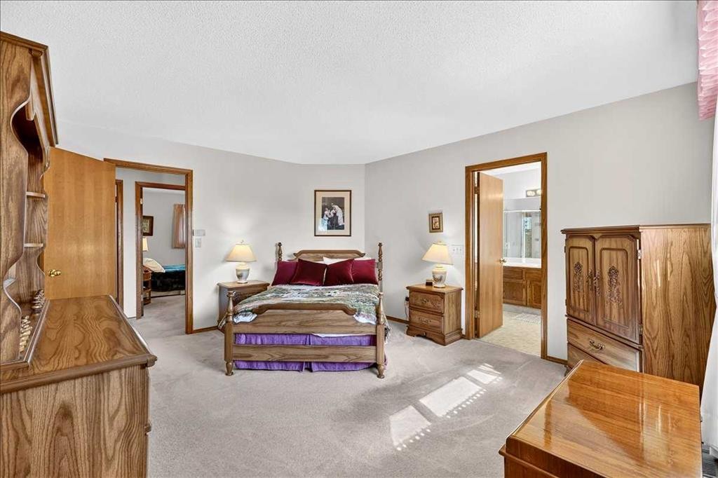 105 Christie Knoll Heights Sw, Calgary, AB - Indoor Photo Showing Living Room