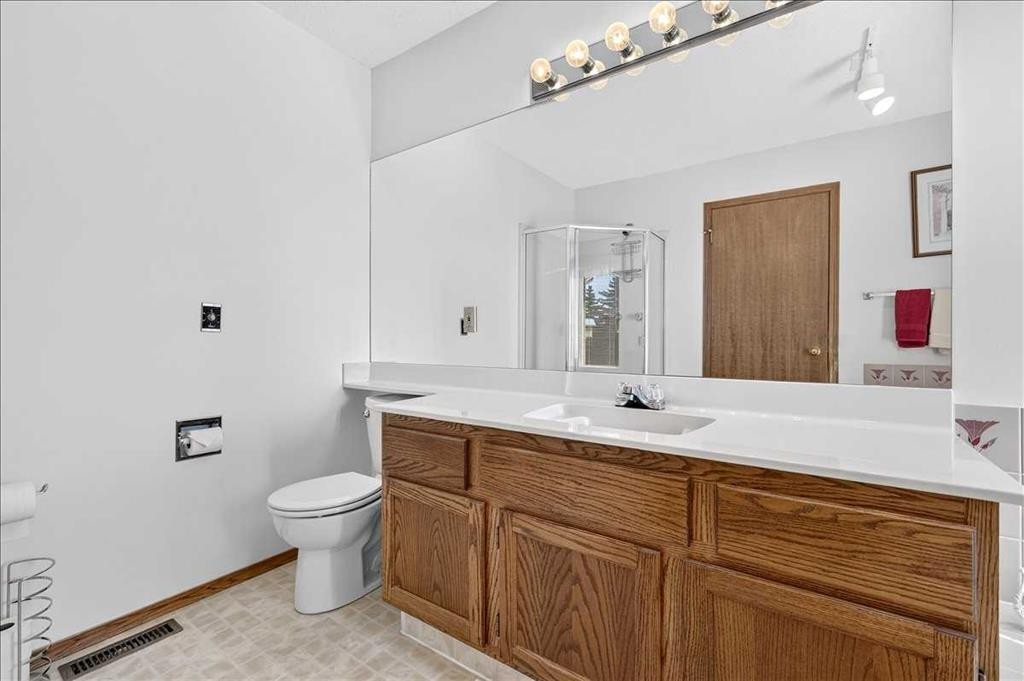 105 Christie Knoll Heights Sw, Calgary, AB - Indoor Photo Showing Bathroom
