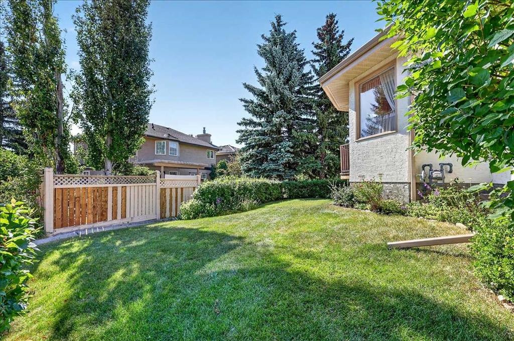 105 Christie Knoll Heights Sw, Calgary, AB - Outdoor