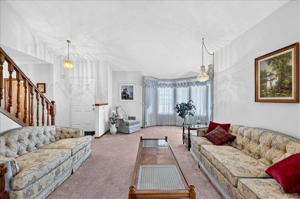 105 Christie Knoll Heights Sw, Calgary, AB - Indoor Photo Showing Other Room