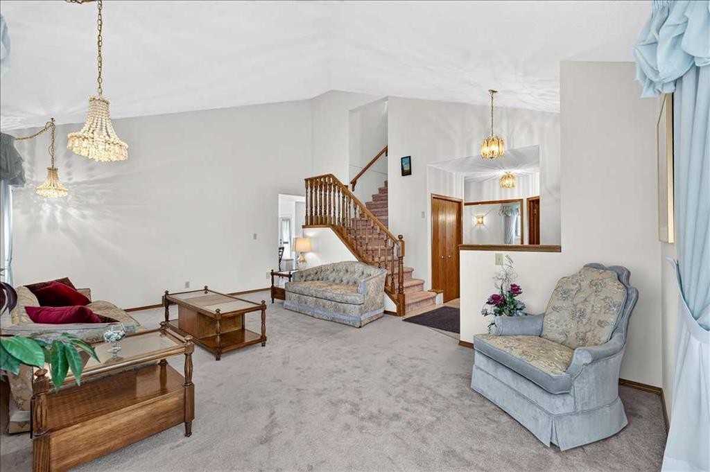 105 Christie Knoll Heights Sw, Calgary, AB - Indoor Photo Showing Other Room