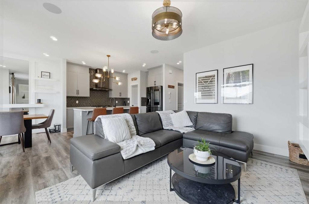 411 Rivercrest Boulevard, Cochrane, AB - Indoor Photo Showing Living Room