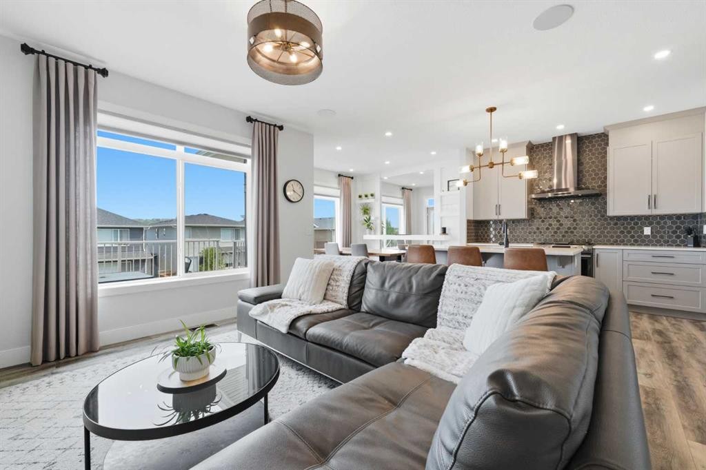 411 Rivercrest Boulevard, Cochrane, AB - Indoor Photo Showing Living Room